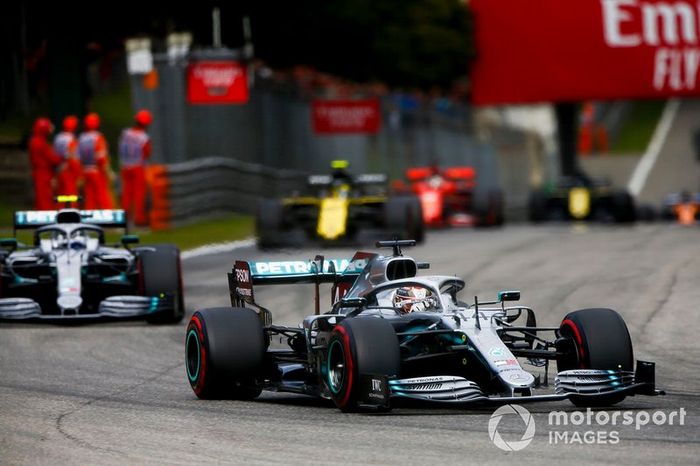 En casa de Ferrari, la tendencia continuó, pero esta vez Bottas acabó por delante, después de un intenso duelo de Hamilton con Leclerc por la victoria. El monegasco llegó a recibir la 'tarjeta amarilla de la F1' por arrinconar al inglés en la segunda chicane