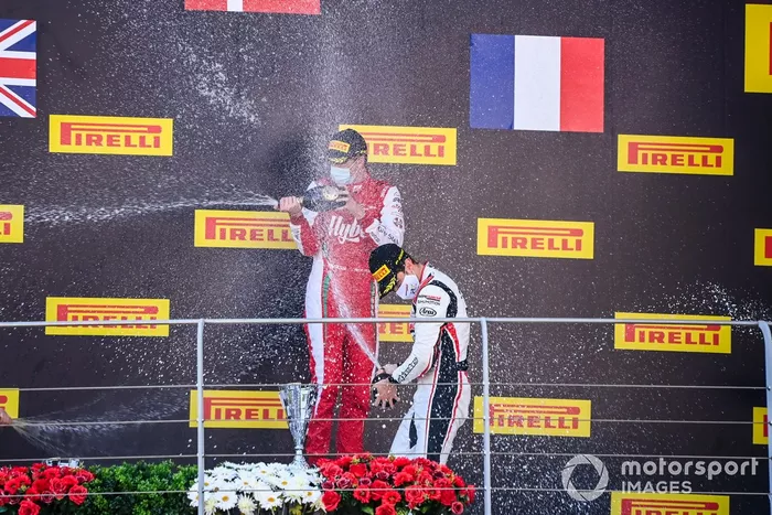 Podio: Ganador Frederik Vesti, Prema Racing y tercero Theo Pourchaire, ART Grand Prix