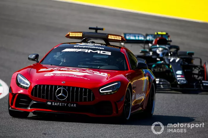 Safety Car lidera a Valtteri Bottas, Mercedes F1 W11 