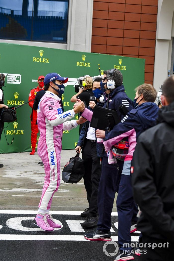 Segundo lugar Sergio Pérez, Racing Point, en Parc Ferme Parc Ferme