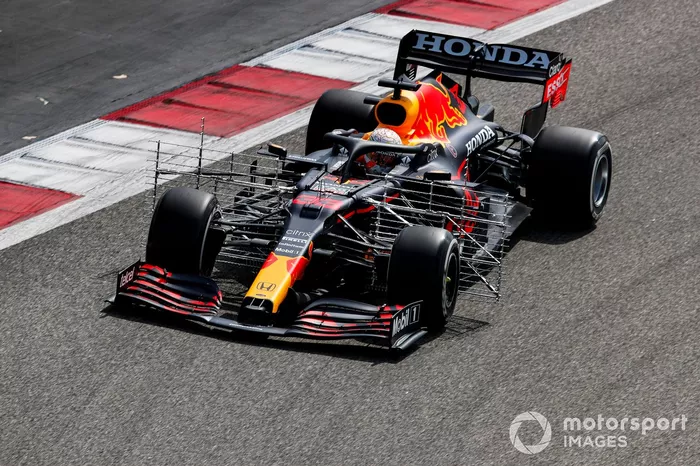 Desde delante: Red Bull Racing RB16B