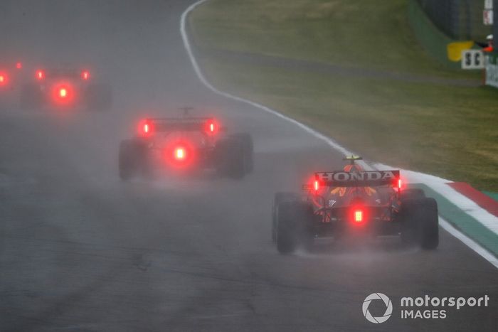 Charles Leclerc, Ferrari SF21, Sergio Pérez, Red Bull Racing RB16B