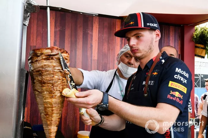 Max Verstappen, Red Bull Racing fa un taco