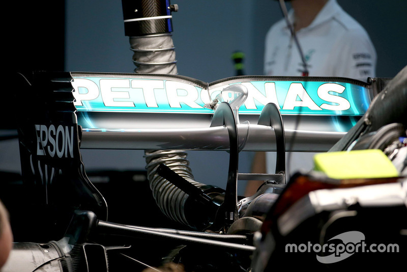 Un aileron arrière de Mercedes AMG F1 W09