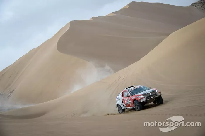 #351 Mitsubishi: Cristina Gutierrez, Pablo Moreno Huete
