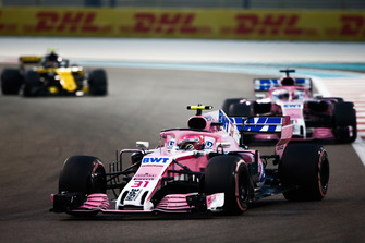 Esteban Ocon, Racing Point Force India VJM11 devant Sergio Perez, Racing Point Force India VJM11