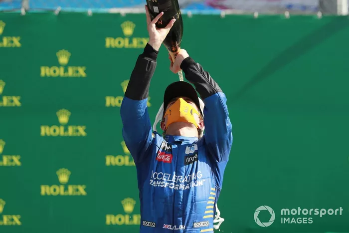 Podio: tercer lugar Lando Norris, McLaren celebra