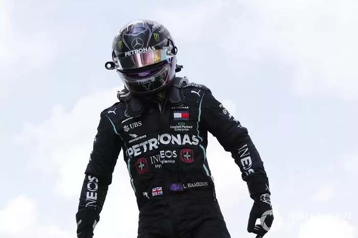 Ganador Lewis Hamilton, Mercedes-AMG Petronas F1, celebra en parc ferme