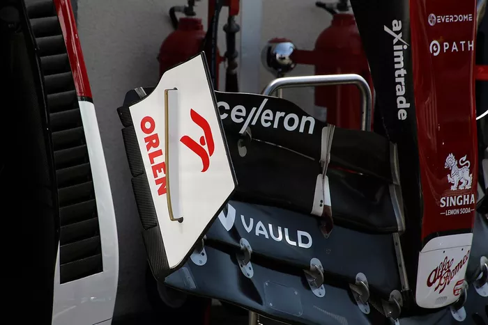Detalle del alerón delantero del Alfa Romeo C42