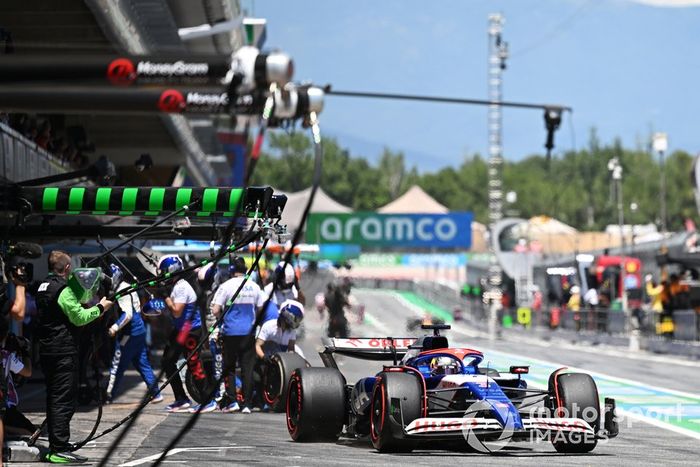 Daniel Ricciardo, RB F1 Team VCARB 01, sale de su box