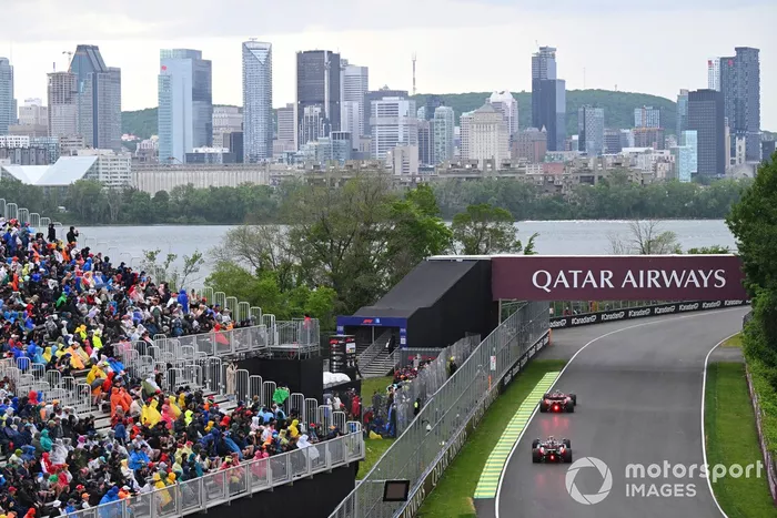 Lewis Hamilton, Mercedes F1 W15, lors d'un tour de reconnaissance 