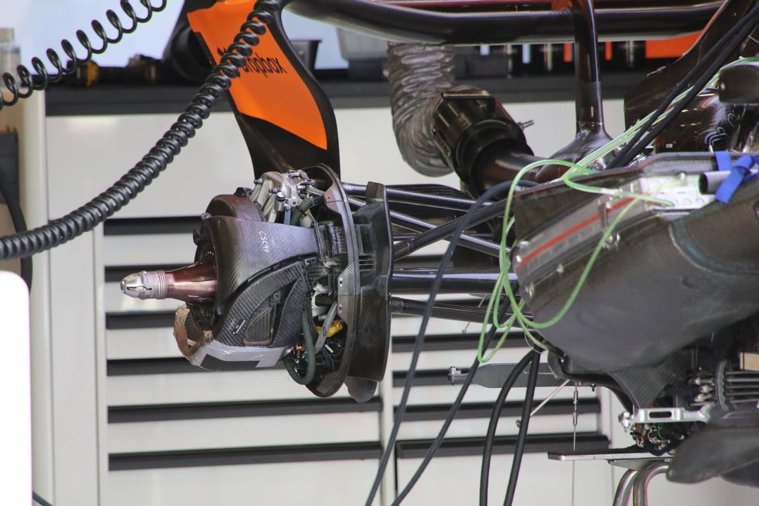 Szczegóły techniczne McLaren MCL38