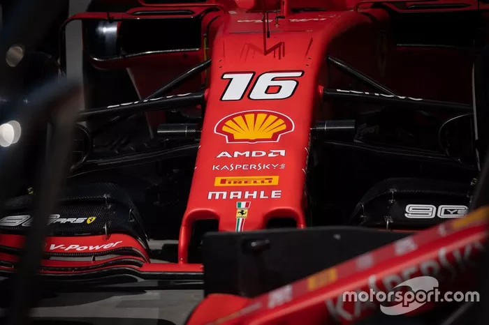 Ferrari SF90 dettaglio dell'ala frontale