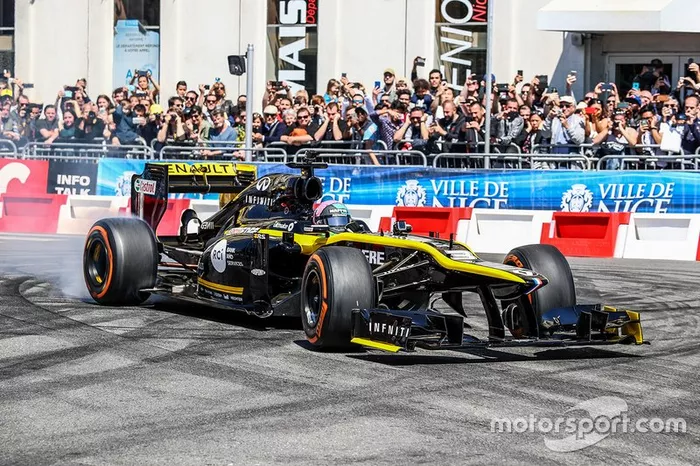 Demostración de Daniel Ricciardo en las calles de Niza, Francia