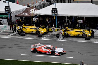 #85 JDC-Miller Motorsports Cadillac DPi, DPi: Misha Goikhberg, Tristan Vautier, Devlin DeFrancesco, Rubens Barrichello, #84 JDC-Miller Motorsports Cadillac DPi, DPi: Simon Trummer, Stephen Simpson, Chris Miller, Juan Piedrahita, #6 Acura Team Penske Acura DPi, DPi: Juan Pablo Montoya, Dane Cameron, Simon Pagenaud
