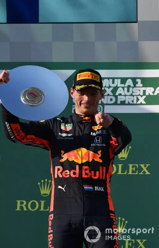 Max Verstappen, Red Bull Racing, terzo, con il trofeo