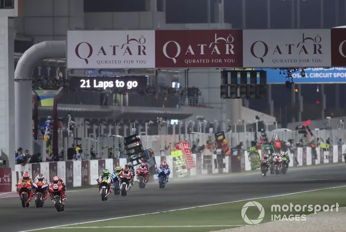 Mas a MotoGP acabou cancelando essa data, que seria a primeira do Mundial de 2020. O Catar adotou regras mais rígidas quanto a entrada e saída de cidadãos de países afetados e as equipes não tinham garantias de que poderiam disputar a prova