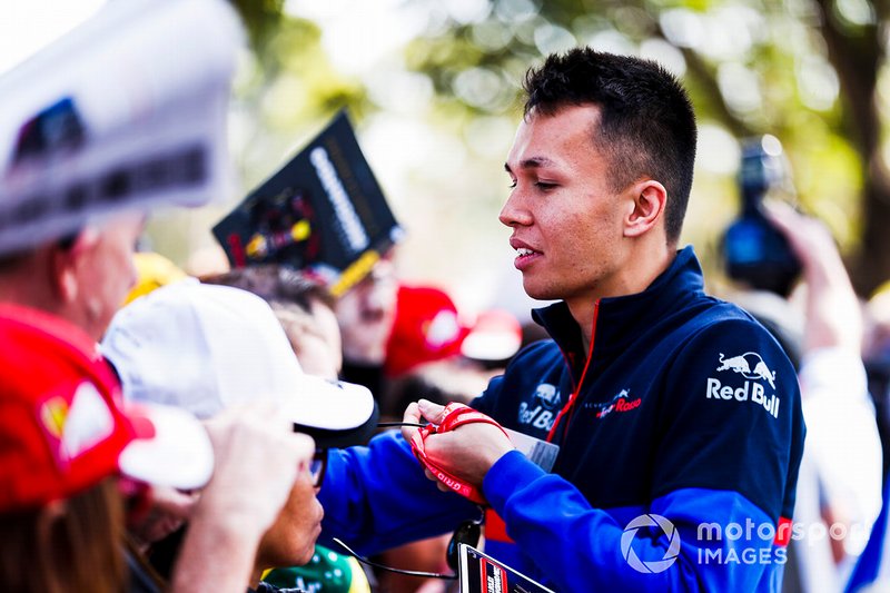 Alexander Albon, Scuderia Toro Rosso signs a autograph for a fan