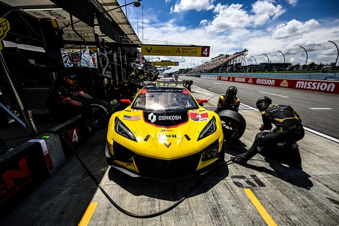 #4 Corvette Racing by Pratt Miller Motorsports Corvette Z06 GT3.R: Tommy Milner, Nicky Catsburg, Andrea Caldarelli