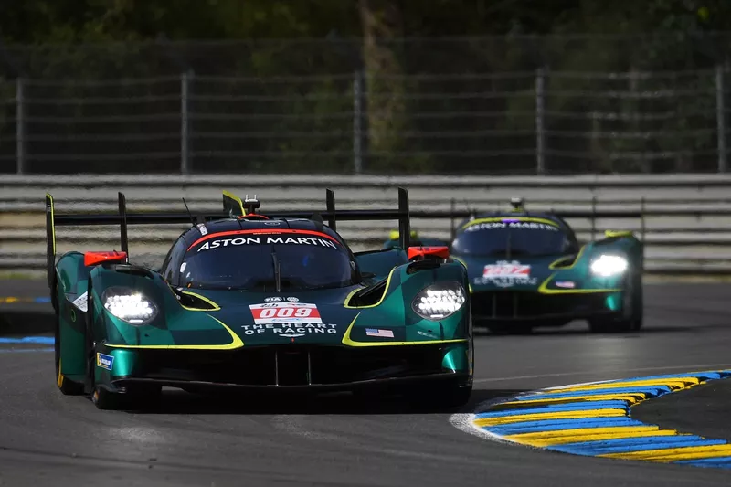 #009 Aston Martin Thor Team Aston Martin Valkyrie : Alex Riberas, Marco Sorensen, Roman De Angelis, #007 Aston Martin Thor Team Aston Martin Valkyrie : Harry Tincknell, Tom Gamble, Ross Gunn