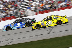 Kasey Kahne, Hendrick Motorsports Chevrolet; Matt Kenseth, Joe Gibbs Racing Toyota
