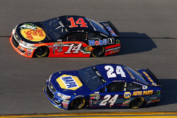 Chase Elliott, Hendrick Motorsports Chevrolet, Brian Vickers, Stewart-Haas Racing Chevrolet