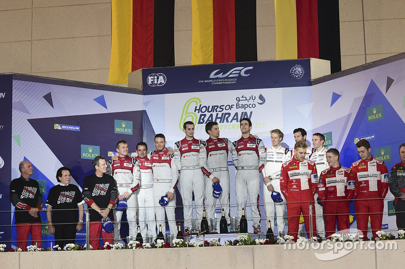 Podio LMP1: al secondo posto #7 Audi Sport Team Joest Audi R18: Marcel Fässler, Andre Lotterer, Beno