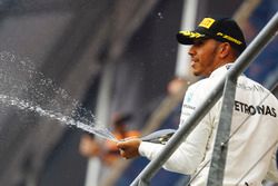 Podio: ganador de la carrera Lewis Hamilton, Mercedes AMG