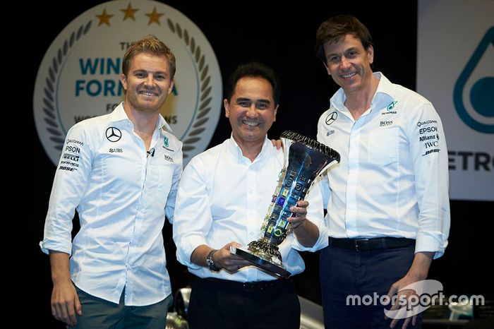 Nico Rosberg, Mercedes AMG F1, Toto Wolff, accionista y director ejecutivo del Mercedes AMG F1