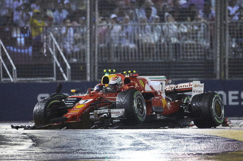 Max Verstappen, Red Bull Racing RB13, Kimi Raikkonen, Ferrari SF70H, si scontrano alla partenza