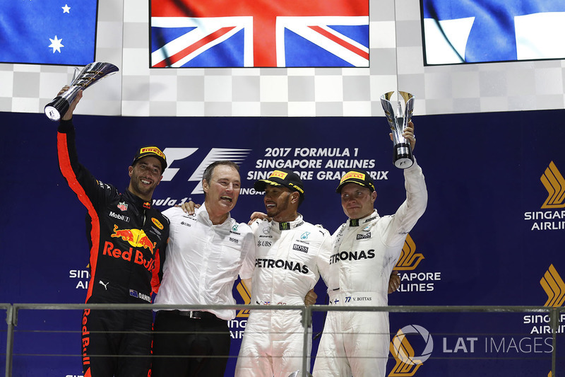14º Podio del GP de Singapur 2017 - 2º Daniel Ricciardo, Red Bull Racing; 1º Lewis Hamilton, Mercedes; 3º Valtteri Bottas, Mercedes