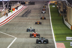 Valtteri Bottas, Mercedes F1 W08, Sebastian Vettel, Ferrari SF70H, Lewis Hamilton, Mercedes F1 W08,