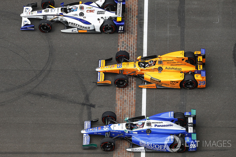 J.R. Hildebrand, Ed Carpenter Racing Chevrolet, Fernando Alonso, Andretti Autosport Honda, Takuma Sato, Andretti Autosport Honda during pace laps