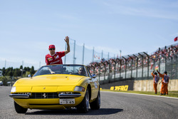 Temporada 2017 F1-japanese-gp-2017-kimi-raikkonen-ferrari-on-the-drivers-parade