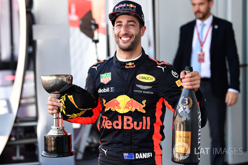 Daniel Ricciardo, Red Bull Racing celebrates on the podium with the trophy and the champagne