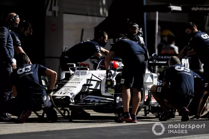 Daniil Kvyat, AlphaTauri AT01 regresa al garaje