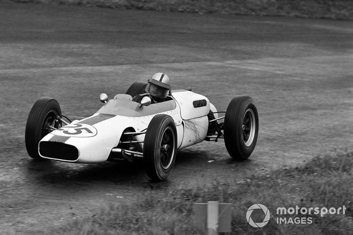 Ian Burgess - 15 grandes premios