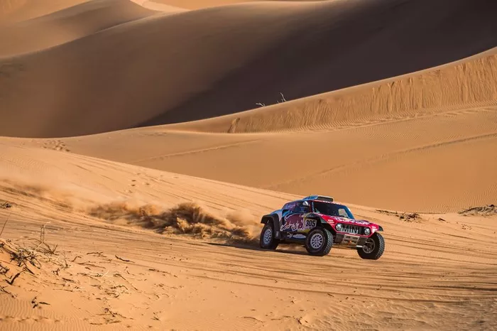 #305 JCW X-Raid Team: Carlos Sainz, Lucas Cruz