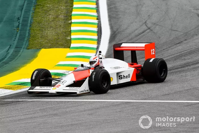 Martin Brundle conduce el McLaren MP4/4