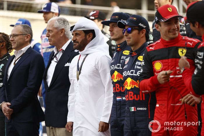 Mohammed bin Sulayem, Presidente, FIA, Max Verstappen, Red Bull Racing, Sergio Pérez, Red Bull Racing, Charles Leclerc, Ferrari
