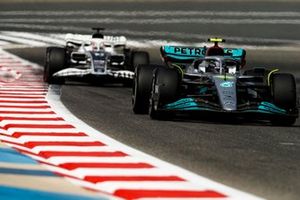 Lewis Hamilton, Mercedes W13, Pierre Gasly, AlphaTauri AT03