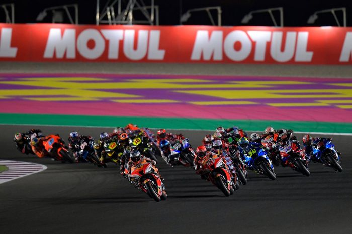 Acción de salida, Pol Espargaró, Repsol Honda Team lidera