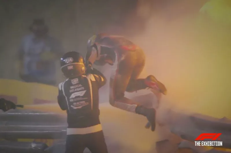 Exposition de la monoplace de Romain Grosjean après l'accident du GP de Bahreïn 2020
