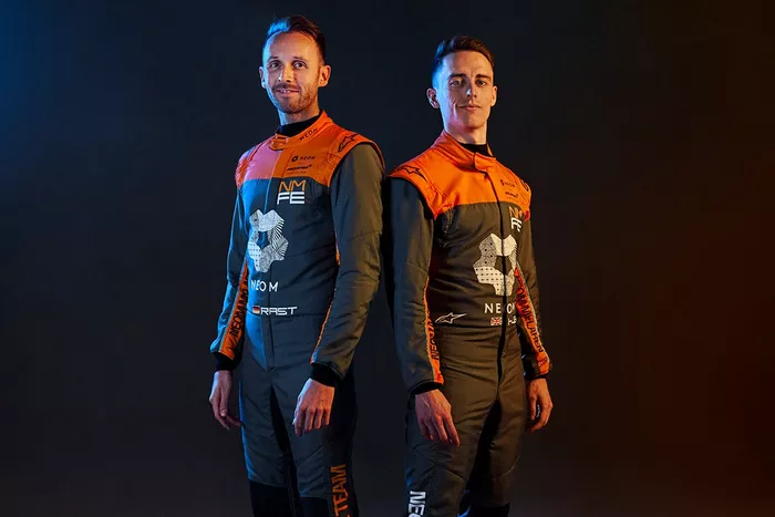 René Rast, Jake Hughes, Equipo McLaren FE