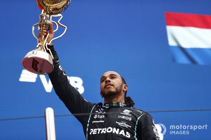 Podio: ganador Lewis Hamilton, Mercedes