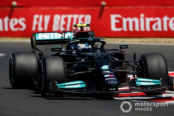 Bottas vezetésével Mercedes 1-2 a második szabadedzésen, Verstappen elégedetlen a Red Bull-lal