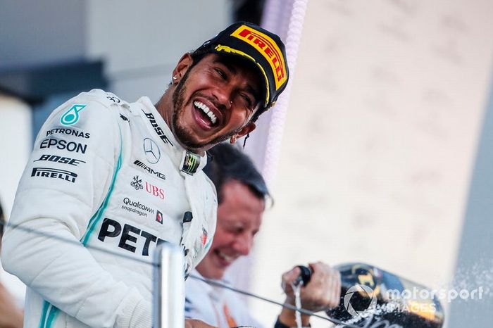 Podio: ganador Lewis Hamilton, Mercedes AMG F1