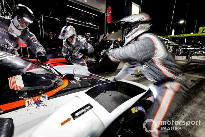 #7 Acura Team Penske Acura DPi, DPi: Helio Castroneves, Ricky Taylor, Alexander Rossi, pit stop