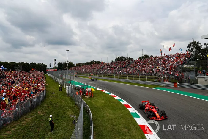 Kimi Raikkonen, Ferrari SF71H, Lewis Hamilton, Mercedes AMG F1 W09, y Max Verstappen, Red Bull Racing RB14