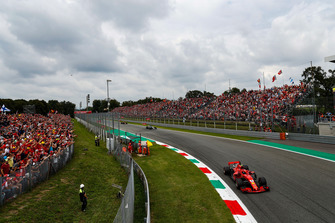 Kimi Raikkonen, Ferrari SF71H, Lewis Hamilton, Mercedes AMG F1 W09, Max Verstappen, Red Bull Racing RB14